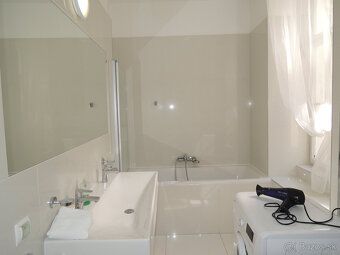 Prenájom nadštandardného 4-izbového bytu v priamom centre St