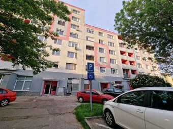 Na prenájom pekný, veľký 1,5 izbový byt v Seredi na Dolnomaj