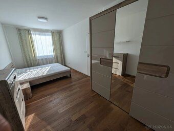MODERNÝ 2-IZBOVÝ BYT S GARÁŽOVÝM STÁTÍM A PIVNICOU – KRAMÁRE
