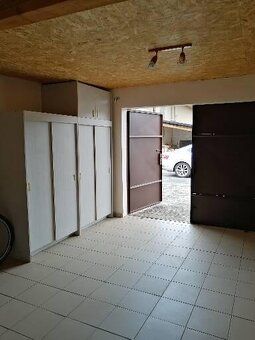 Predám garáž o rozlohe 26 m2 v Hriňovej časť Tršovka, garáž 