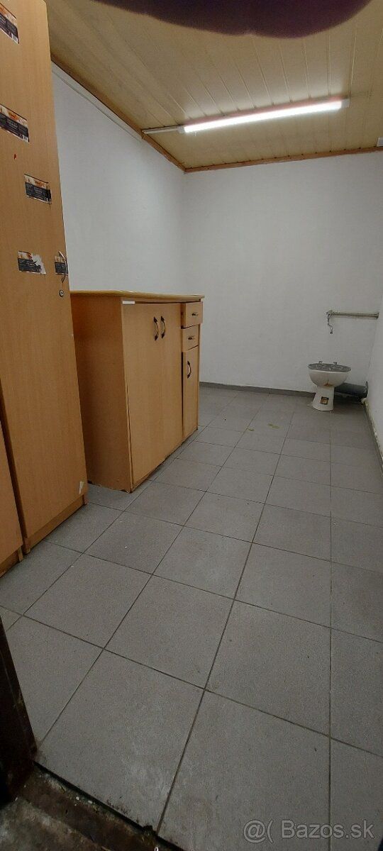 Ponúkame na prenájom skladový-výrobný priestor v priemyselno