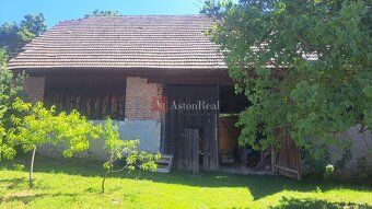 AstonReal ponúka v zastúpení majiteľa vidiecky dom s pozemko
