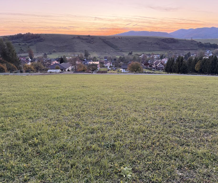 Ponúkame na predaj atraktívny pozemok s rozlohou 707 m², nac