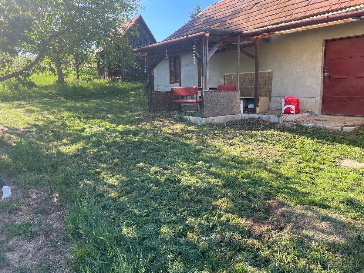 Predám viničný domček v Hornom Ohaji. Domček pozostáva zo vs