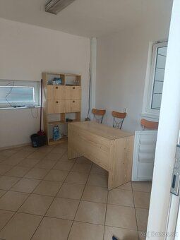 ID-500226-26BB
Na predaj / prenájom: Priemyselná hala – Zvol