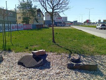ID-500254-26BB
Ponúkame na prenájom spevnenú plochu viditeľn