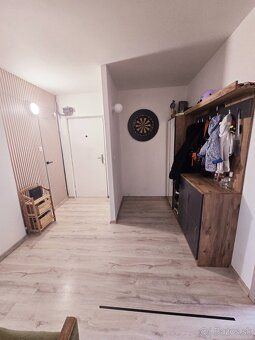 Ponúkam na predaj priestranný 3-izbový byt o výmere 82 m², n