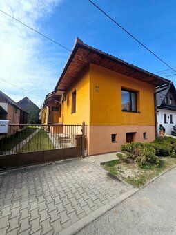 Tento kompletne zrekonštruovaný a zariadený byt ponúka komfo