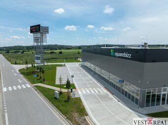 Ponúkame na prenájom veľkorysý showroom alebo obchodný pries