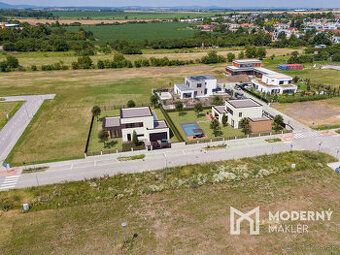 Na predaj pozemok 4900 m2 obchvat Trnava IS sú v dosahu. Poz