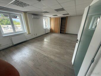 Na prenájom administratívny priestor 40 m² – Trnava, Chovate
