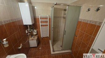 Ponúkame na predaj 3-izbový byt s balkónom o výmere 78 m², n