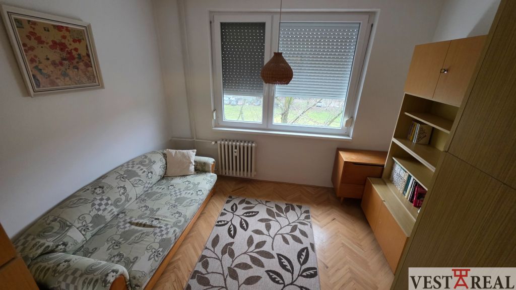 Na predaj: 3-izbový byt s balkónom – Galanta, Štvrť SNP
Ponú