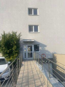 Slnečný a útulný a prakticky riešený byt o celkovej výmere s