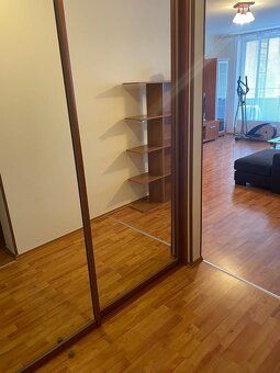 Prenájom 3i byt s loggiou a parkovaním – Tomášikova, novosta