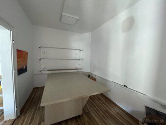 Dam do prenájmu obchodné priestory v širšom centra Piestan v
