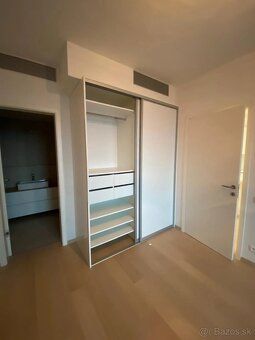 2-izbový byt – Bratislava, Staré Mesto (Sky Park, Továrenská