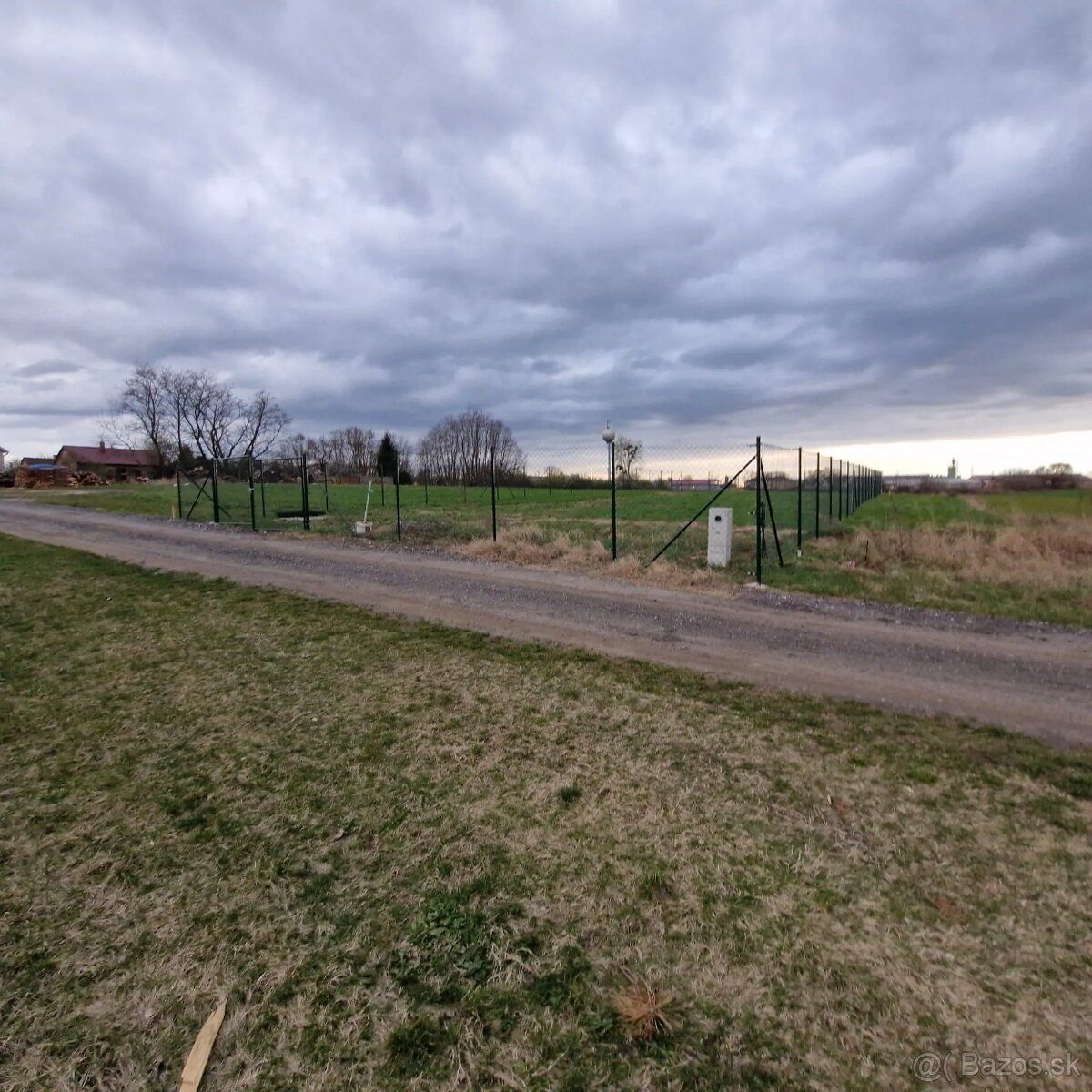 #4464V.
Na predaj stavebný pozemok – Borský Svätý Jur
Ponúka
