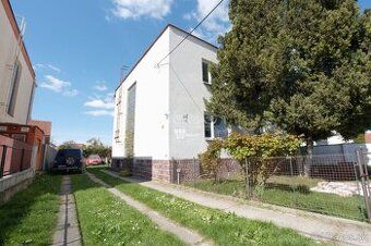 Dvojpodlažný rodinný dom v centre Záhorskej Bystrice
Ponúkam