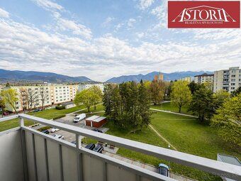 Ponúkame na prenájom svetlý a dispozične výborne riešený 2-i