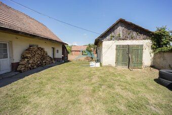 Vidiecka usadlosť (151 m²) s rozsiahlym pozemkom 2642 m² v o