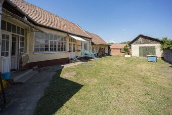 Vidiecka usadlosť (151 m²) s rozsiahlym pozemkom 2642 m² v o
