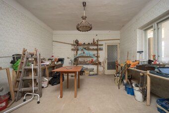Vidiecka usadlosť (151 m²) s rozsiahlym pozemkom 2642 m² v o