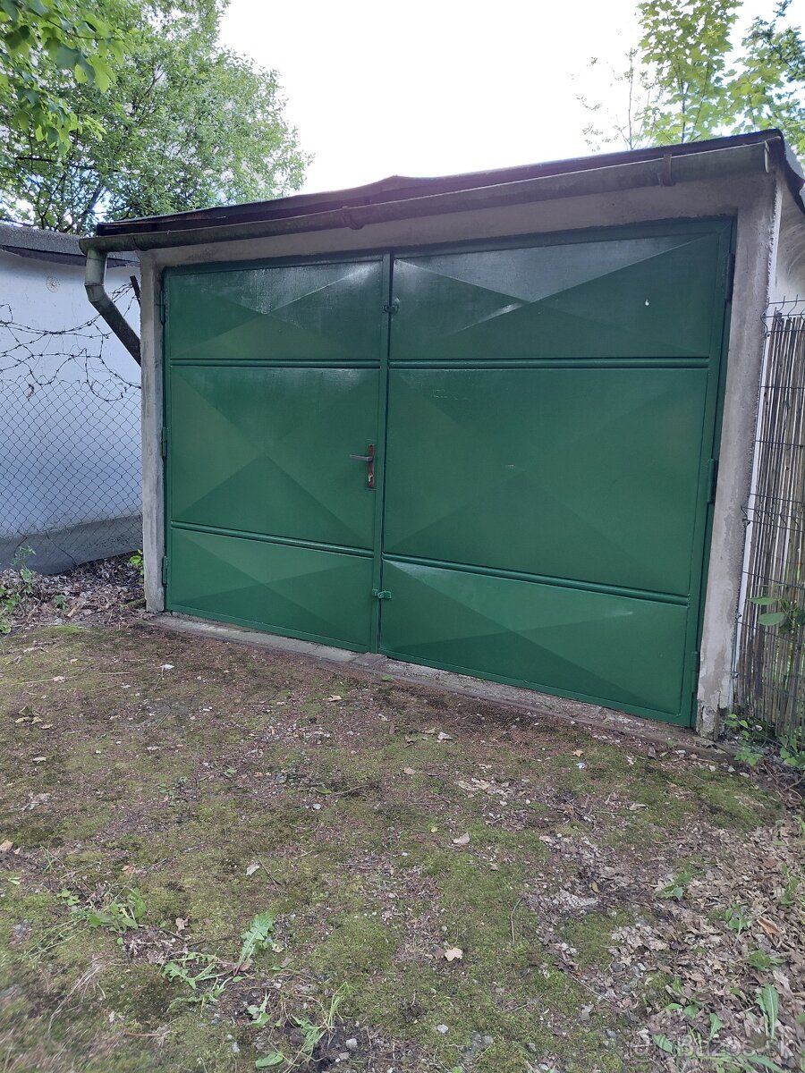 Ponúkam na predaj garáž v blízkom centre mesta prefabrikovan
