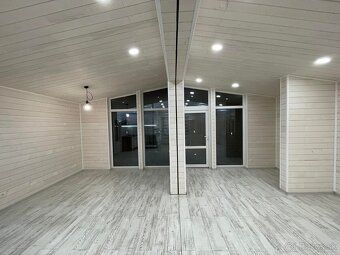 Ponúkame Vám na predaj modulárny drevodom s výmerou 88 m² aj