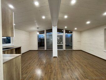Ponúkame Vám na predaj modulárny drevodom s výmerou 88 m² aj