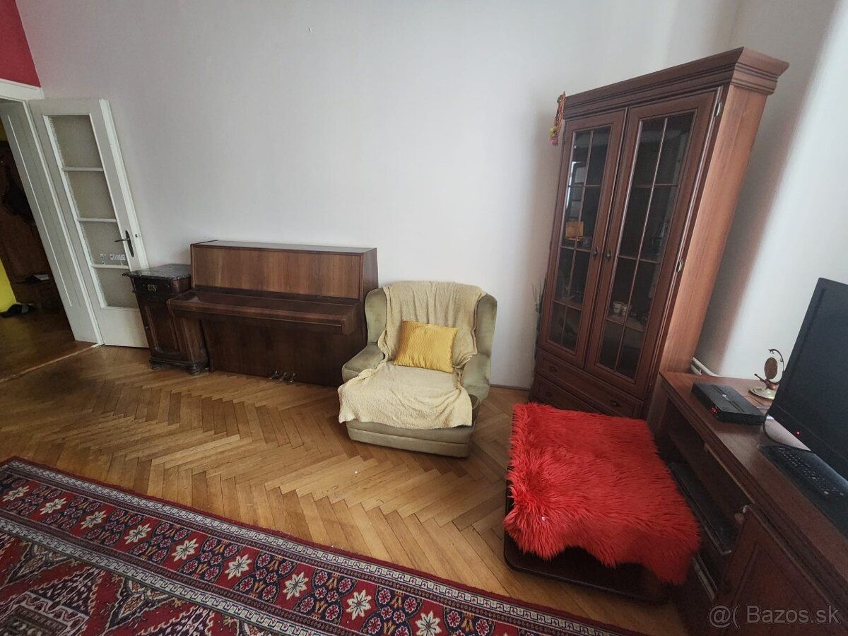 Na prenajom ,byt o rozlohe 96m - trojizbovy, 2xbalkon, jeden