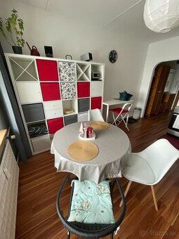 Na prenajom ,byt o rozlohe 96m - trojizbovy, 2xbalkon, jeden