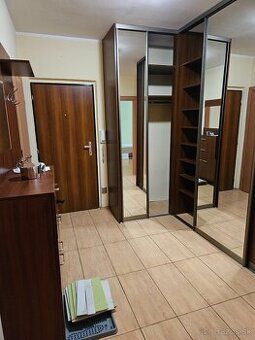 Na prenajom ,byt o rozlohe 96m - trojizbovy, 2xbalkon, jeden