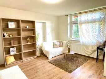 Na prenajom ,byt o rozlohe 96m - trojizbovy, 2xbalkon, jeden