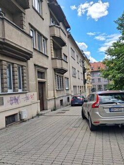 Na prenajom ,byt o rozlohe 96m - trojizbovy, 2xbalkon, jeden
