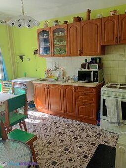 Ponúkam Vám na predaj rodinný dom v meste Želiezovce. Rodinn