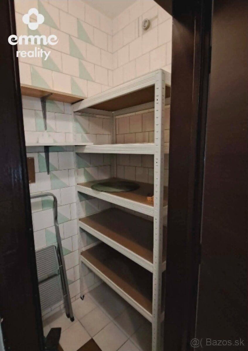Kiadó egy tágas, 3 szobás, 99m²-es lakás a Neratovice lakóré