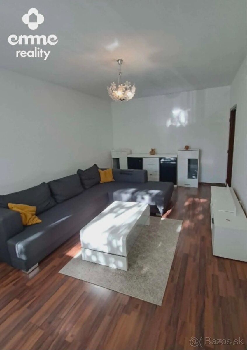 Kiadó egy tágas, 3 szobás, 99m²-es lakás a Neratovice lakóré