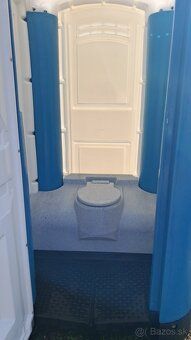 Vhodné ako sklad garáž 9x9m vonku parkovanie na 6.aut v strá