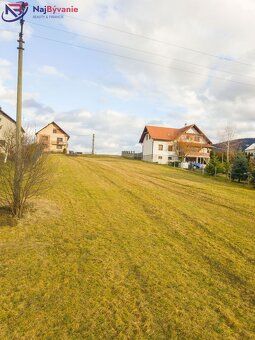 Ponúkame na predaj krásny, mierne svahovitý pozemok nachádza