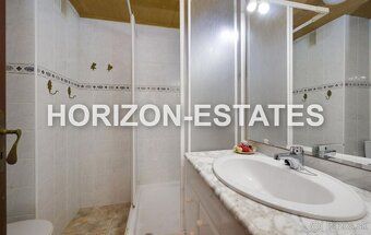 Rádi bychom vám představili k prodeji velice prostorný a kom