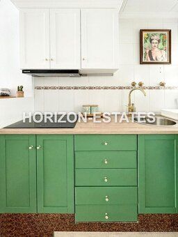 Nabízíme k prodeji velice pěkně zařízený třípokojový apartmá