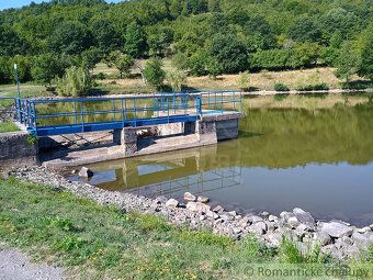Ponúkame na predaj krásny pozemok hneď vedľa vodnej nádrže p
