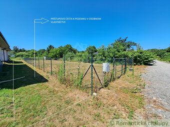 Pozemok sa nachádza na konci slepej ulice v pokojnej časti o