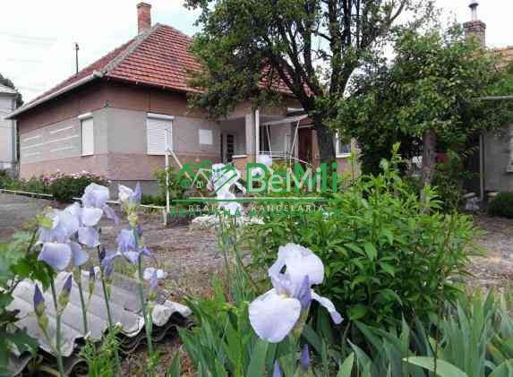 Typ: Rodinný dom Ulica: Novozámocká Obec: Veľký Kýr
1069-12-
