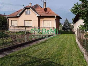 Typ: Rodinný dom Ulica: Novozámocká Obec: Veľký Kýr
1069-12-