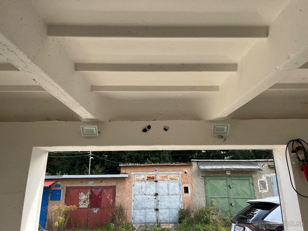 Predam garaz na vargovom 30m2 garaz je sucha. Elektrika 220V
