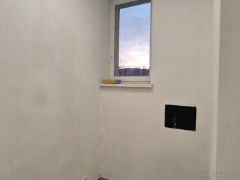 Dobrý deň ponúkame na prenájom obchodné priestory v centre L