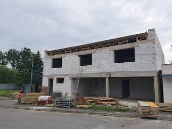 Dobrý deň ponúkame na prenájom obchodné priestory v centre L