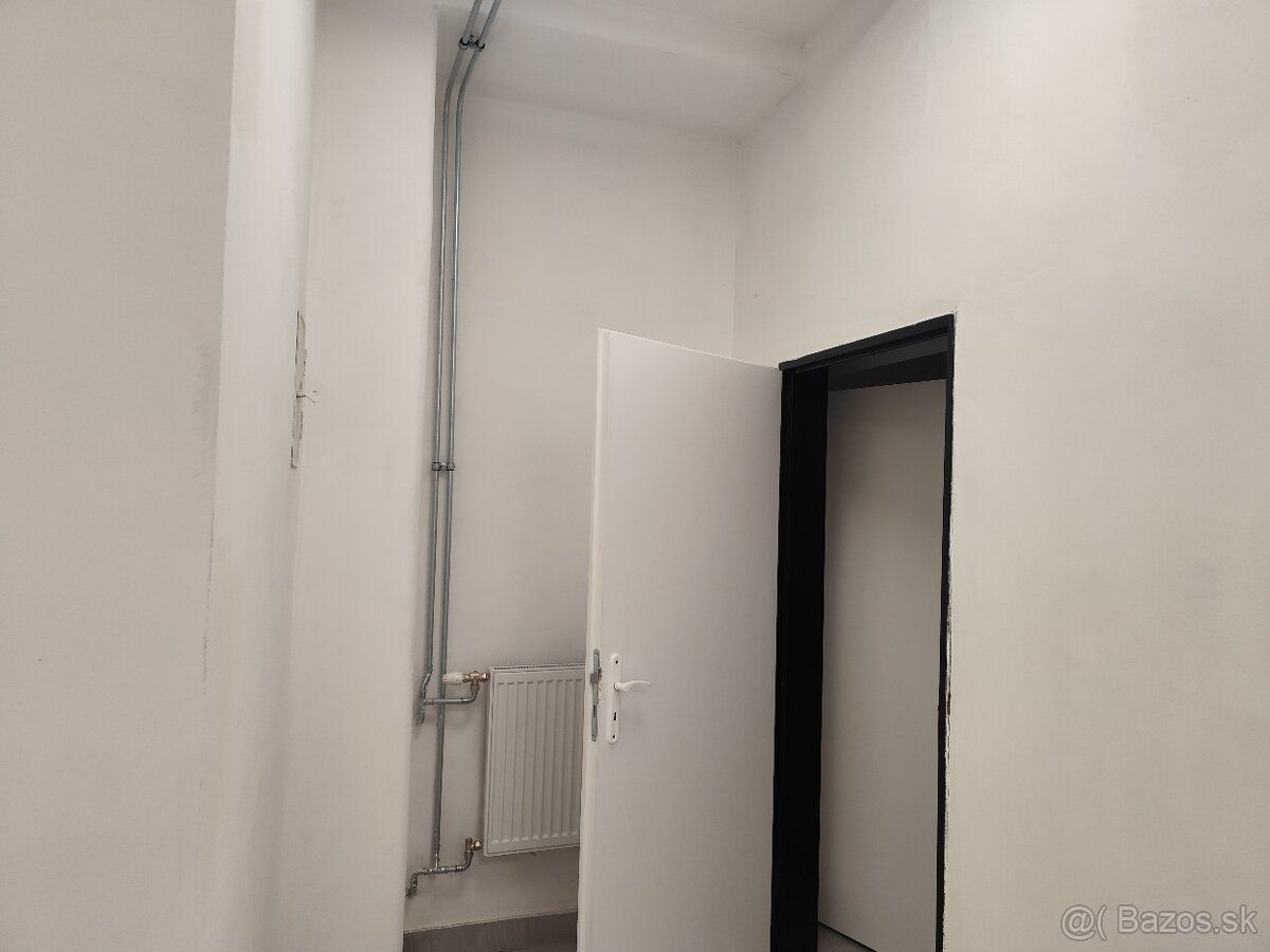 Dobrý deň ponúkame na prenájom obchodné priestory v centre L